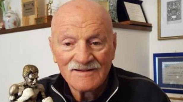 Il. palazzetto dello sport verrà intitolato a «Pietro Besi» conosciuto come «Zillone» Il. palazzetto dello sport verrà intitolato a «Pietro Besi» conosciuto come «Zillone»