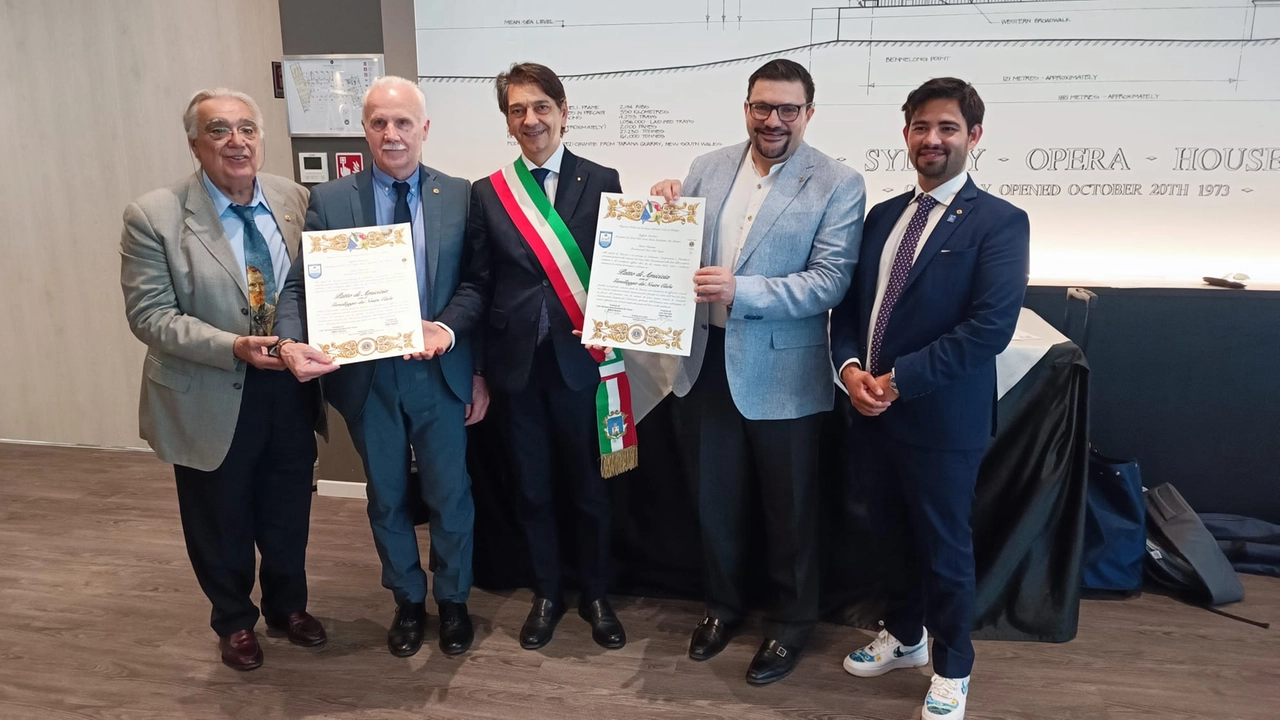 Il momento della firma del patto di amicizia tra i Lions Club