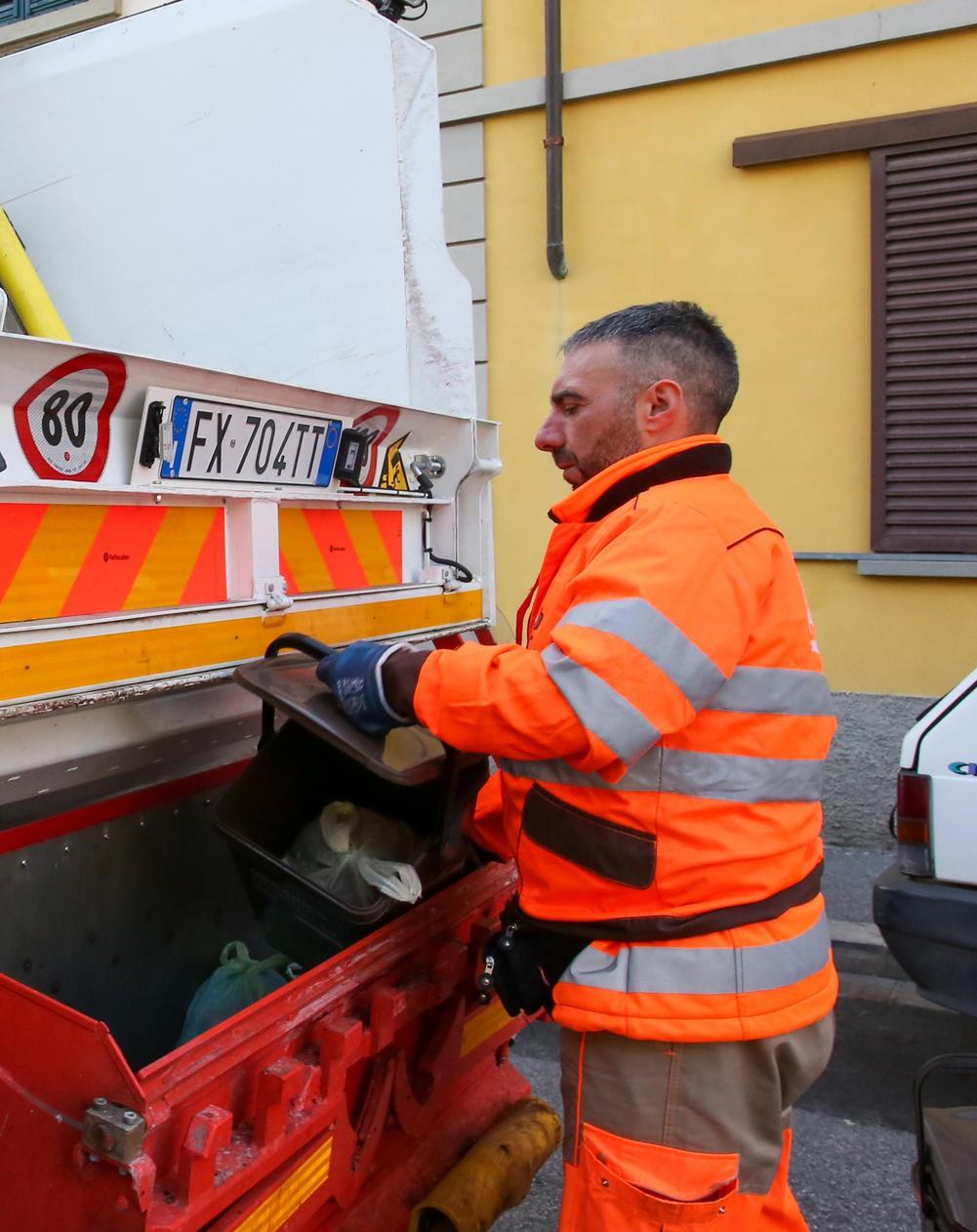 https://www.lanazione.it/image-service/view/acePublic/alias/contentid/YTUxMmI4ODctNDlmZS00/0/riduzioni-sulla-tari-lamministrazione-raddoppia-i-fondi.jpeg