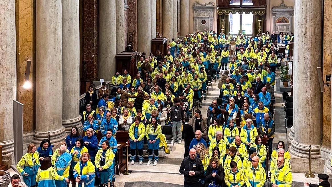 "Andiamo con il desiderio di portare il nostro commosso cordoglio alla salma di Papa Francesco. Faremo la nostra parte prestando il servizio" ha detto Riccardo Fantacci, direttore dei servizi della Misericordia. .