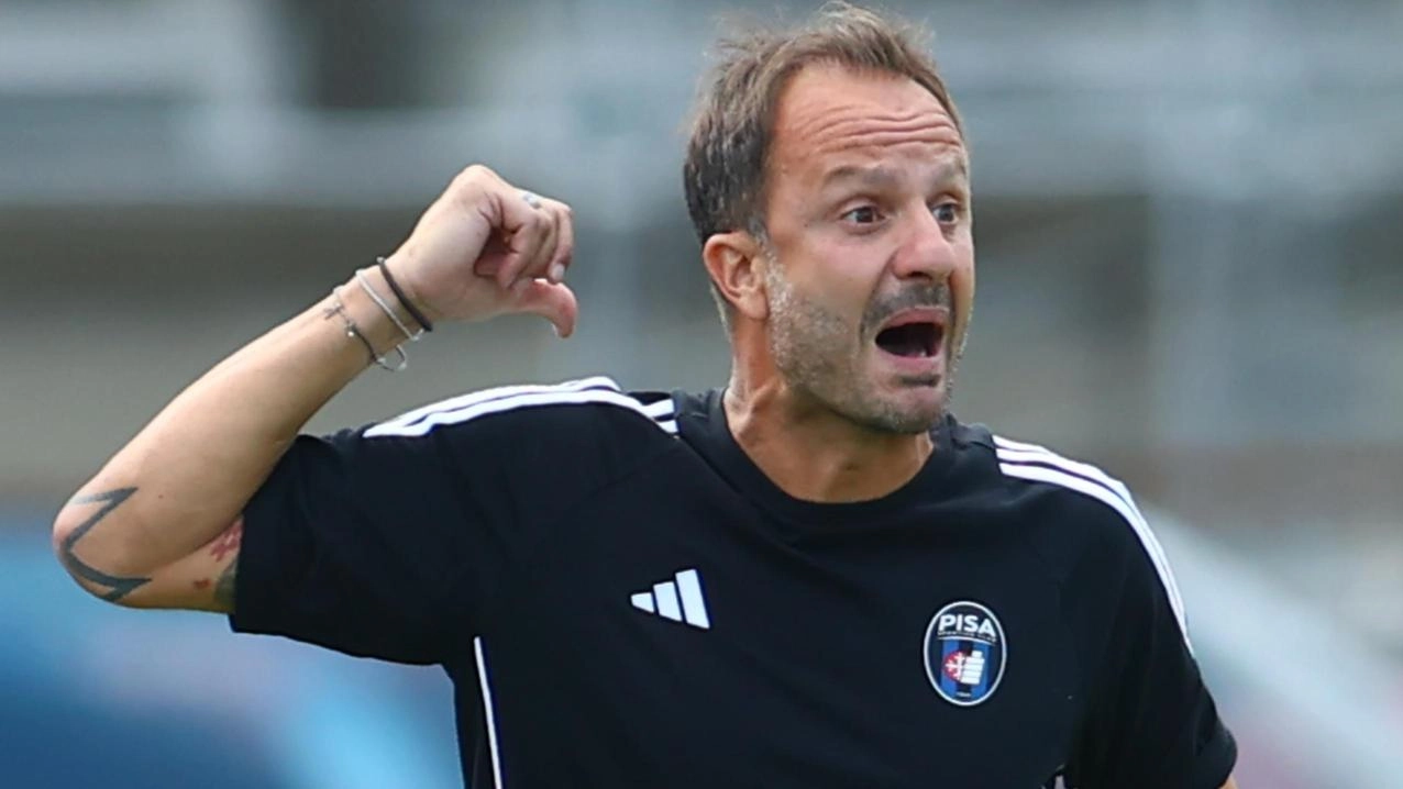 Il tecnico nerazzurro Alberto Gilardino mentre offre indicazioni alla propria squadra Il tecnico nerazzurro Alberto Gilardino mentre offre indicazioni alla propria squadra