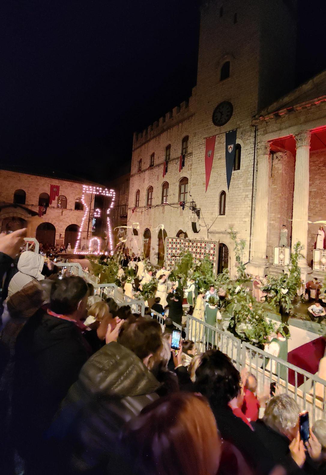 La bufera sul Calendimaggio. Parte de Sotto, priore punito per la bandiera bruciata La bufera sul Calendimaggio. Parte de Sotto, priore punito per la bandiera bruciata