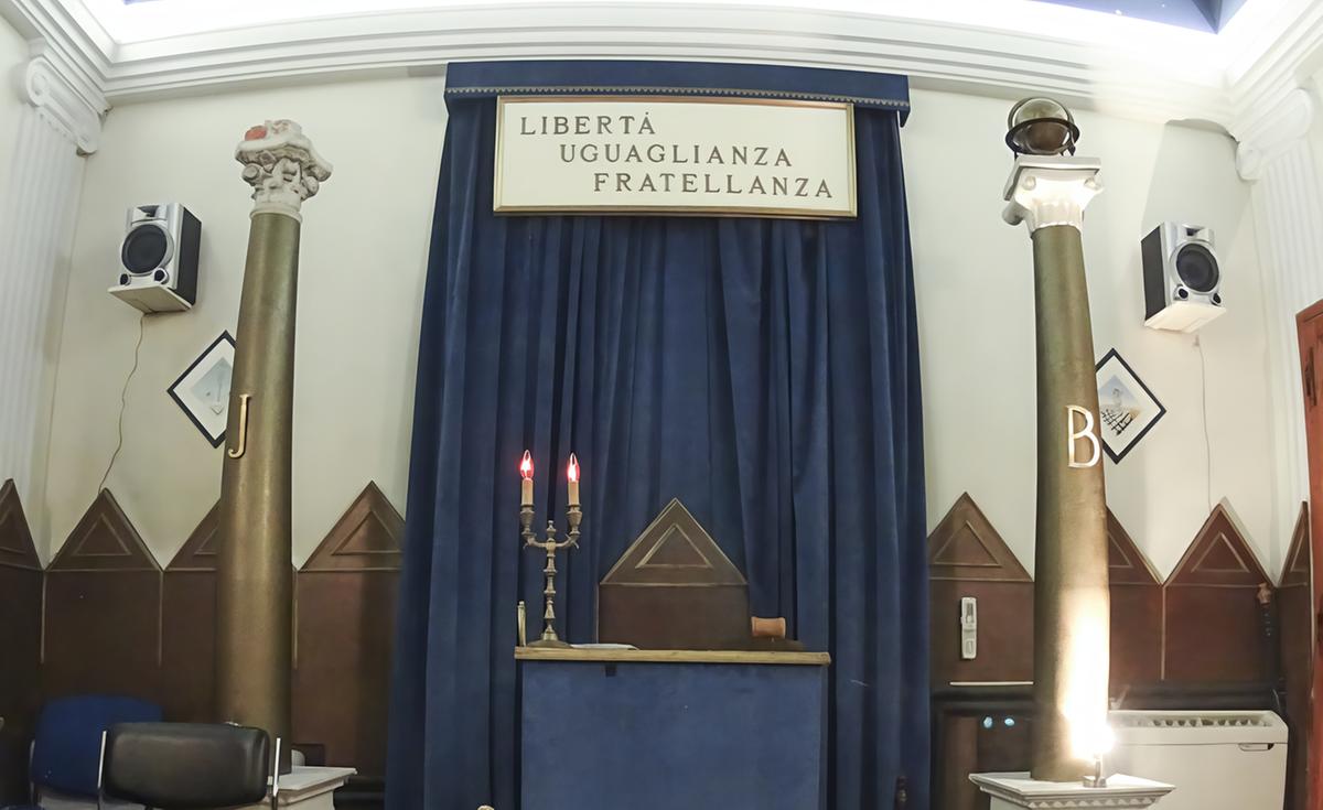 Le associazioni massoniche. Tante le realtà presenti in città e diverse le "obbedienze" Le associazioni massoniche. Tante le realtà presenti in città e diverse le "obbedienze"