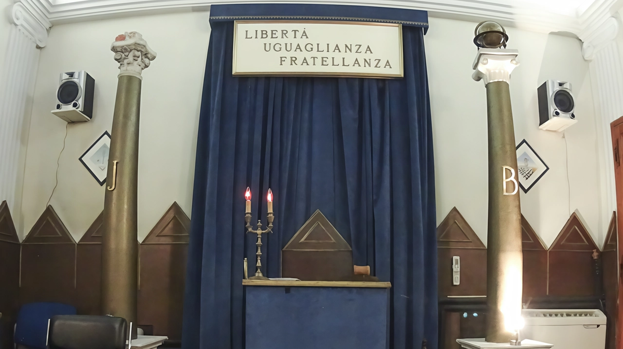 Lo scenario in cui si svolgono i riti della loggia massonica Lo scenario in cui si svolgono i riti della loggia massonica