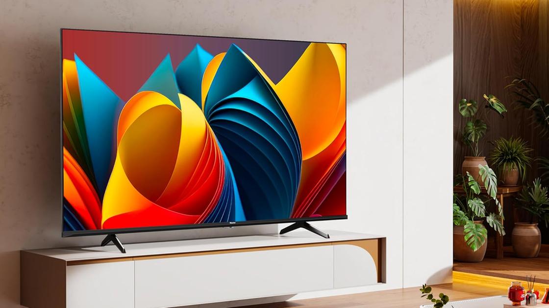 perfetta per il salotto o la camera da letto   la smart tv di hisense da 43 è in sconto 25