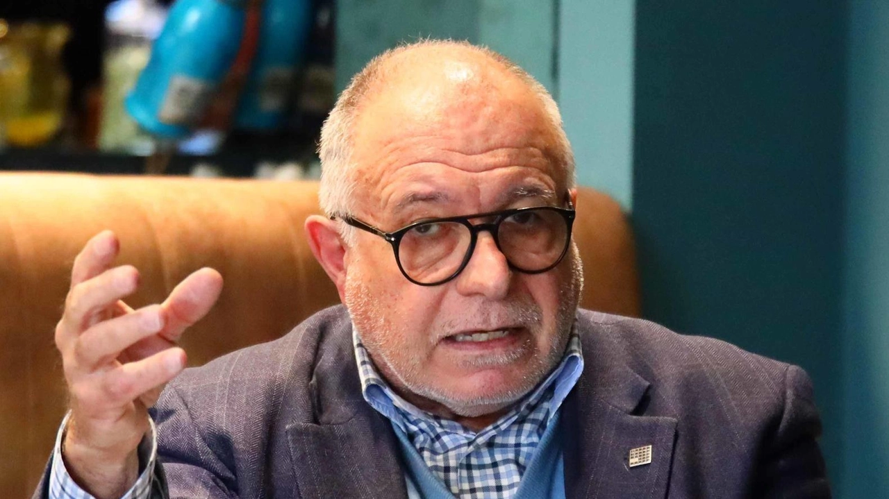 Nonostante il sabato piovoso, un gruppo di militanti della Lega guidato dal vicesegretario provinciale, Marco Cordone e dal responsabile sicurezza... Nonostante il sabato piovoso, un gruppo di militanti della Lega guidato dal vicesegretario provinciale, Marco Cordone e dal responsabile sicurezza...