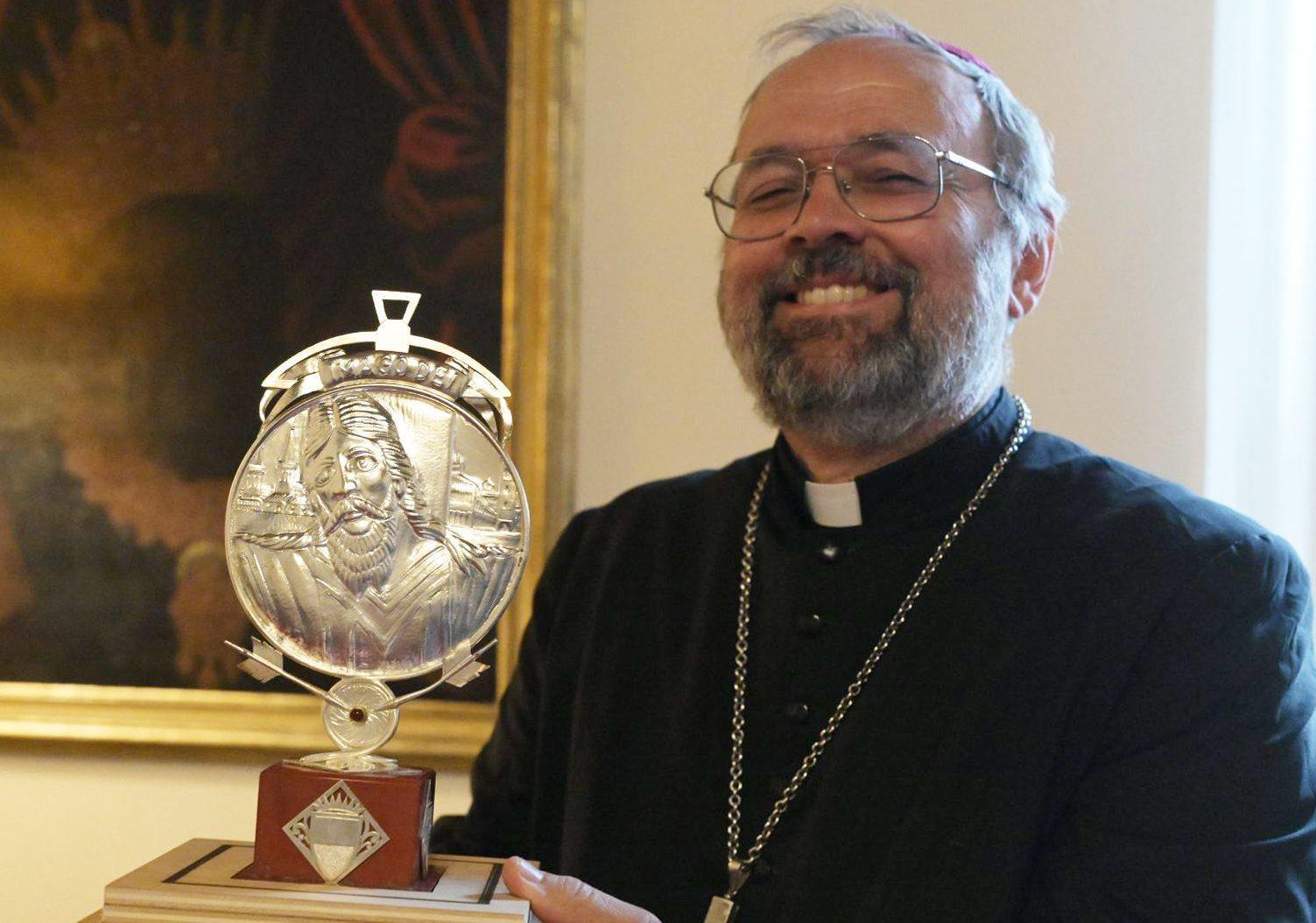 la chiesa lucchese in festa tre ordinazioni presbiterali autentico segno di speranza