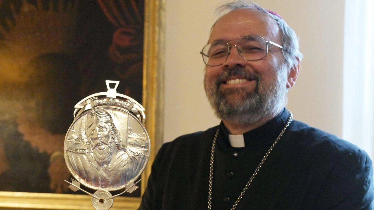 Monsignor Paolo Giulietti, arcivescovo di Lucca (foto Alcide) Monsignor Paolo Giulietti, arcivescovo di Lucca (foto Alcide)