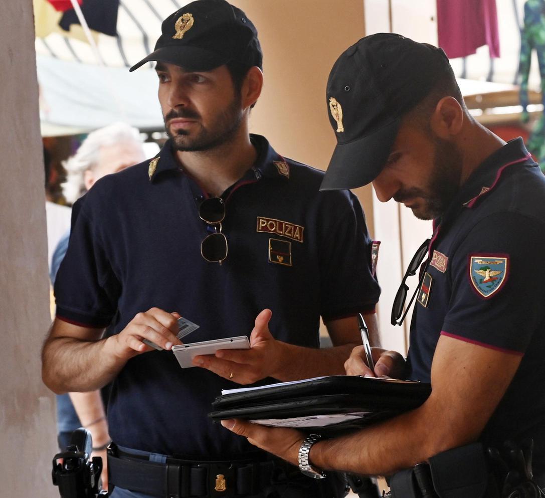 Rissa in piazza Duomo. Ventenne ai domiciliari