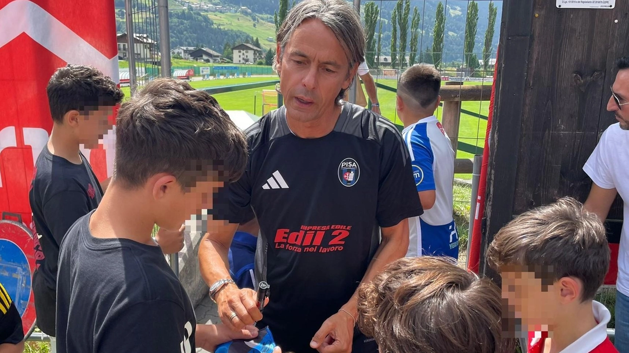 Pippo Inzaghi sarà presente stasera in veste di allenatore, ma non si esclude la sorpresa di vederlo in campo anche come giocatore Pippo Inzaghi sarà presente stasera in veste di allenatore, ma non si esclude la sorpresa di vederlo in campo anche come giocatore
