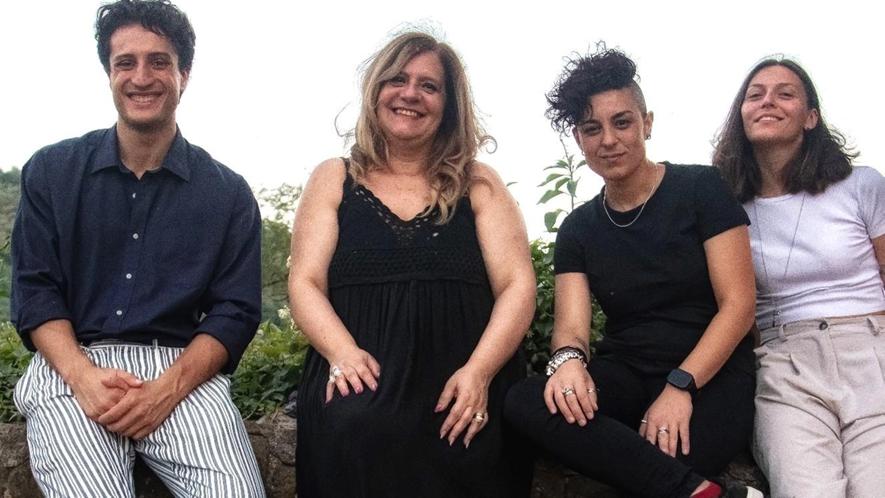 L'articolo descrive lo spettacolo "CantautorandoBallando" che si terrà a Casalguidi durante la Fiera di Casalguidi, un evento che unisce musica d'autore, ballo e talenti emergenti del territorio pistoiese. Organizzato da Elisabetta Branchetti, l'evento promette una serata all'insegna della musica e del divertimento, con la partecipazione di cantautori, ballerini e ospiti speciali. L'articolo descrive lo spettacolo "CantautorandoBallando" che si terrà a Casalguidi durante la Fiera di Casalguidi, un evento che unisce musica d'autore, ballo e talenti emergenti del territorio pistoiese. Organizzato da Elisabetta Branchetti, l'evento promette una serata all'insegna della musica e del divertimento, con la partecipazione di cantautori, ballerini e ospiti speciali.
