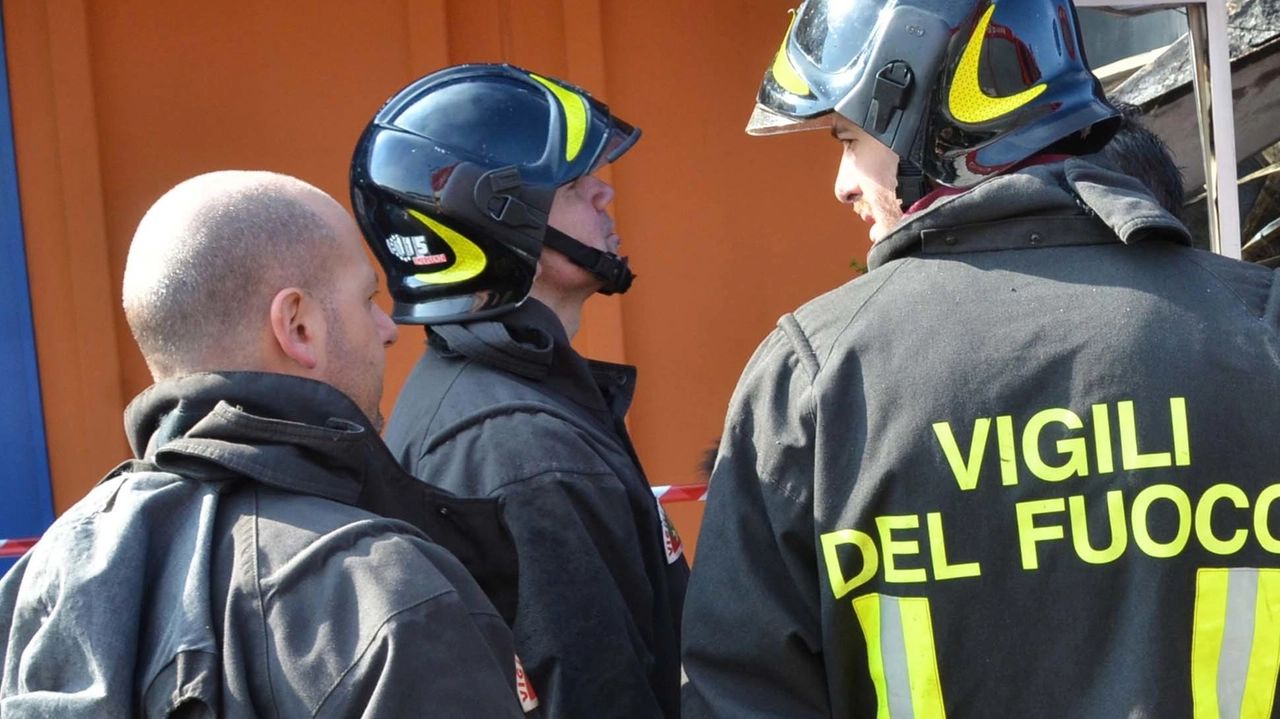 Sul posto i vigili del fuoco Sul posto i vigili del fuoco