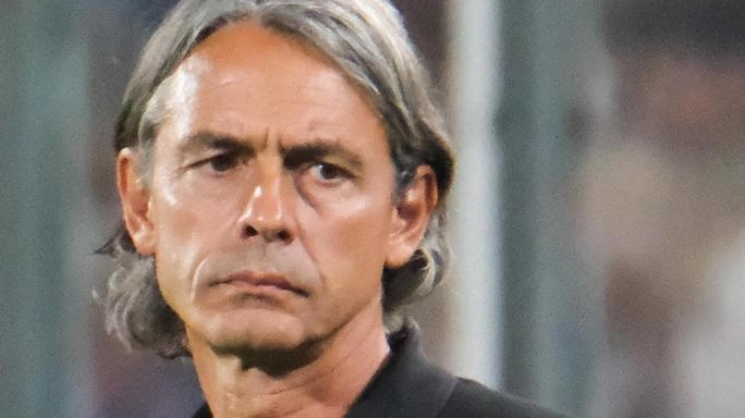 Pronti-via e il campionato parte subito ’spezzettato’ come avviene ormai da anni. Sono lontani i tempi delle partite tutte in... Pronti-via e il campionato parte subito ’spezzettato’ come avviene ormai da anni. Sono lontani i tempi delle partite tutte in...