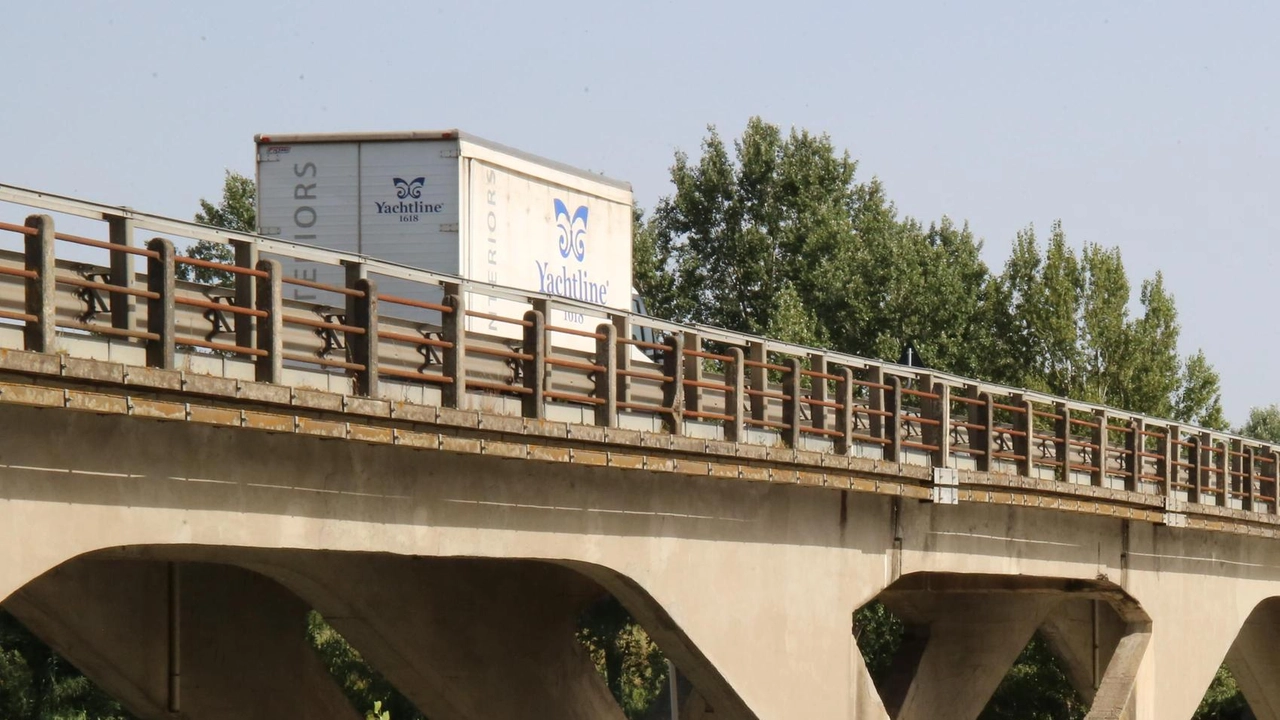 Approvata mozione a Vicopisano per contributo alle attività danneggiate dalla chiusura del ponte "della Botte". Preoccupazione per possibili danni ulteriori durante i lavori di consolidamento. Intervento finanziario straordinario in vista. Approvata mozione a Vicopisano per contributo alle attività danneggiate dalla chiusura del ponte "della Botte". Preoccupazione per possibili danni ulteriori durante i lavori di consolidamento. Intervento finanziario straordinario in vista.