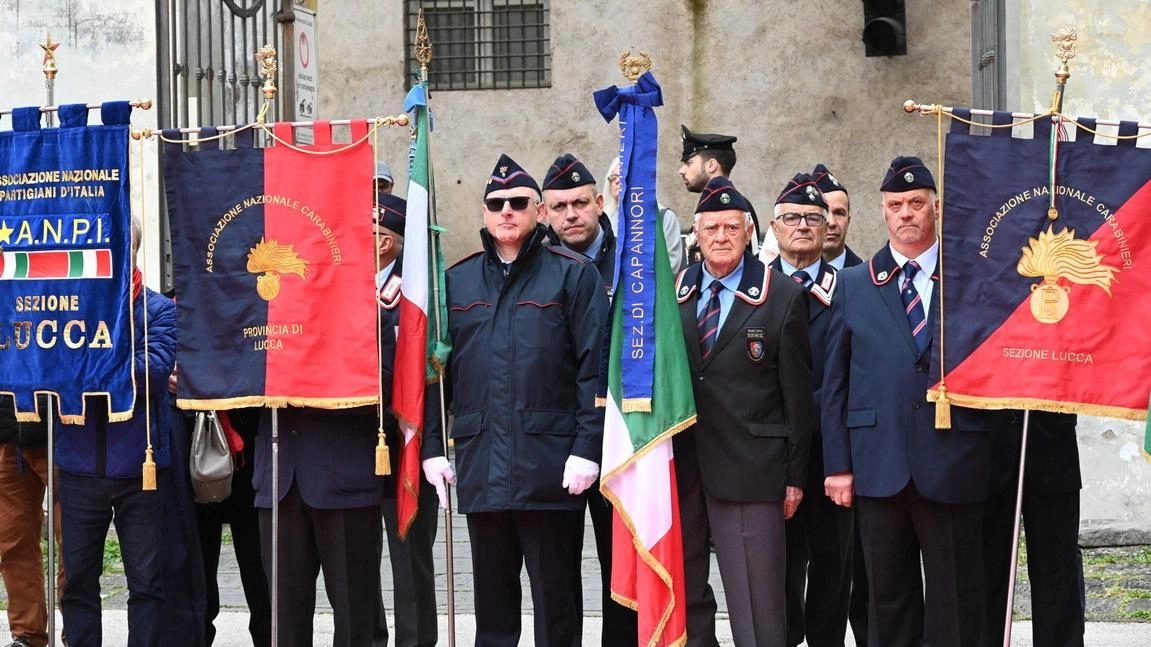 Il via al mattino nel Cortile degli Svizzeri con gli interventi istituzionali