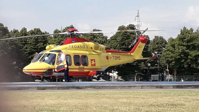 Il ferito è stato trasferito all’ospedale di Firenze con l’eliambulanza Pegaso Il ferito è stato trasferito all’ospedale di Firenze con l’eliambulanza Pegaso