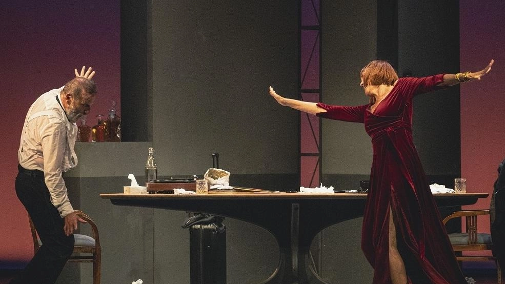 La stagione teatrale torna ad animare il Teatro del Popolo di Rapolano Terme con Lucrezia Lante della Rovere e Arcangelo...