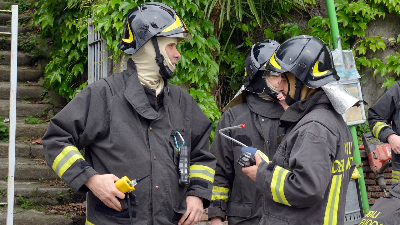 Indagini avviate dai vigili del fuoco per comprendere le cause del rogo Indagini avviate dai vigili del fuoco per comprendere le cause del rogo