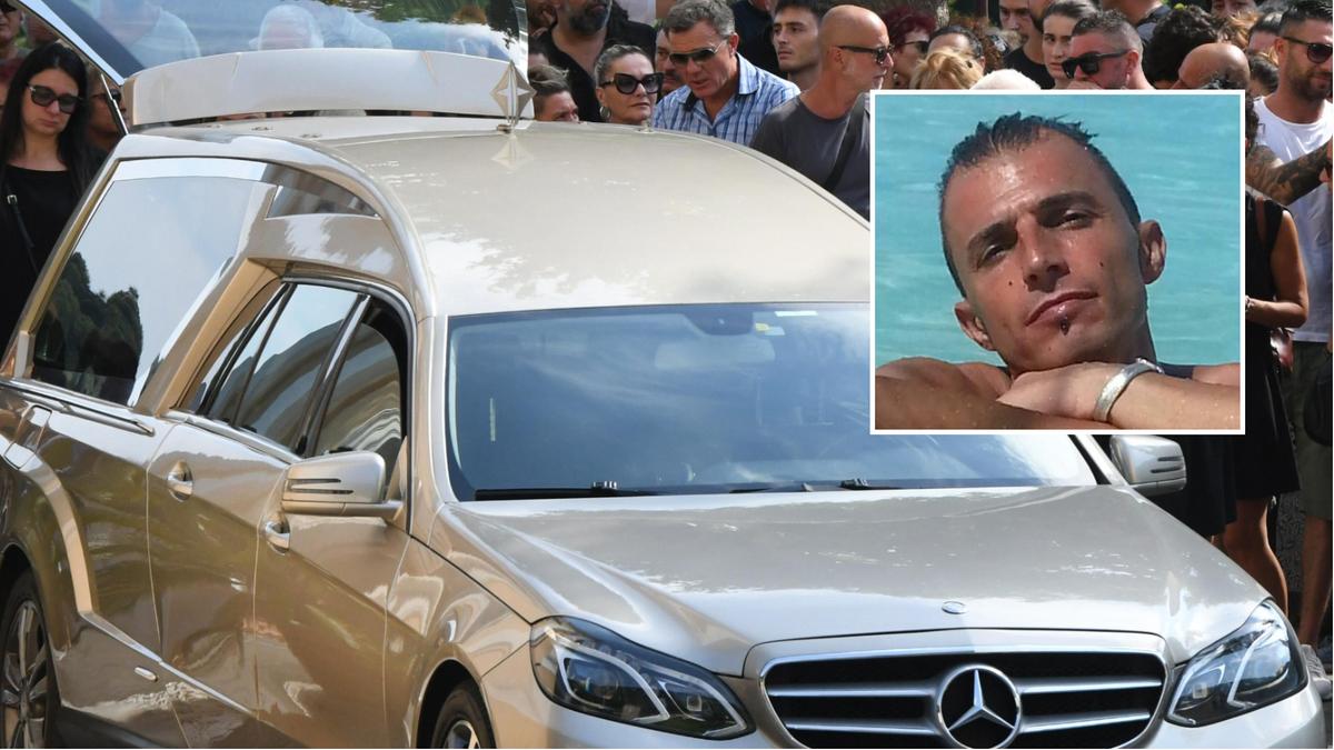 L’ultimo saluto a Eugenio Frasca, morto dopo l’inseguimento. Fiori bianchi sul feretro. “Ora è nelle mani di Dio”