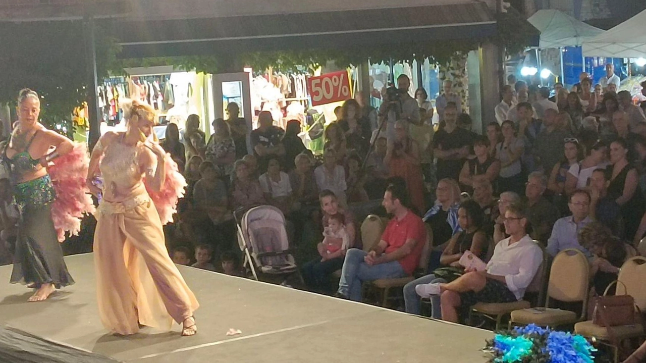 Musica, moda, spettacolo, comicità. sono gli ingredienti della rassegna «Agosto in via Cenami» in centro