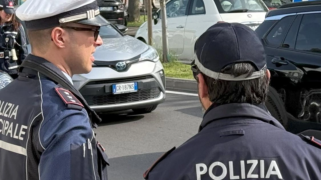 Il commissario. ha varato un progetto sperimentale per ampliare la presenza delle pattuglie della municipale in centro per il controllo del territorio Il commissario. ha varato un progetto sperimentale per ampliare la presenza delle pattuglie della municipale in centro per il controllo del territorio
