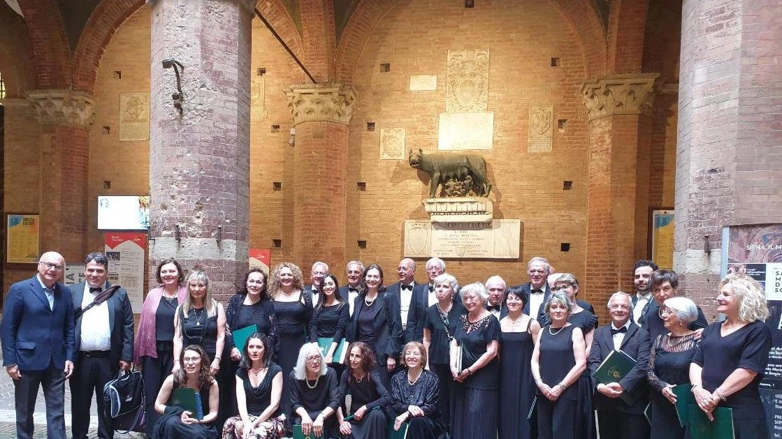 Il presidente Masi: "Abbiamo in animo di promuovere con l’aiuto dei senesi una rappresentazione estiva dei Carmina Burana di Orff in Piazza del Campo. Un inno alla fortuna con il linguaggio della musica". Il presidente Masi: "Abbiamo in animo di promuovere con l’aiuto dei senesi una rappresentazione estiva dei Carmina Burana di Orff in Piazza del Campo. Un inno alla fortuna con il linguaggio della musica".
