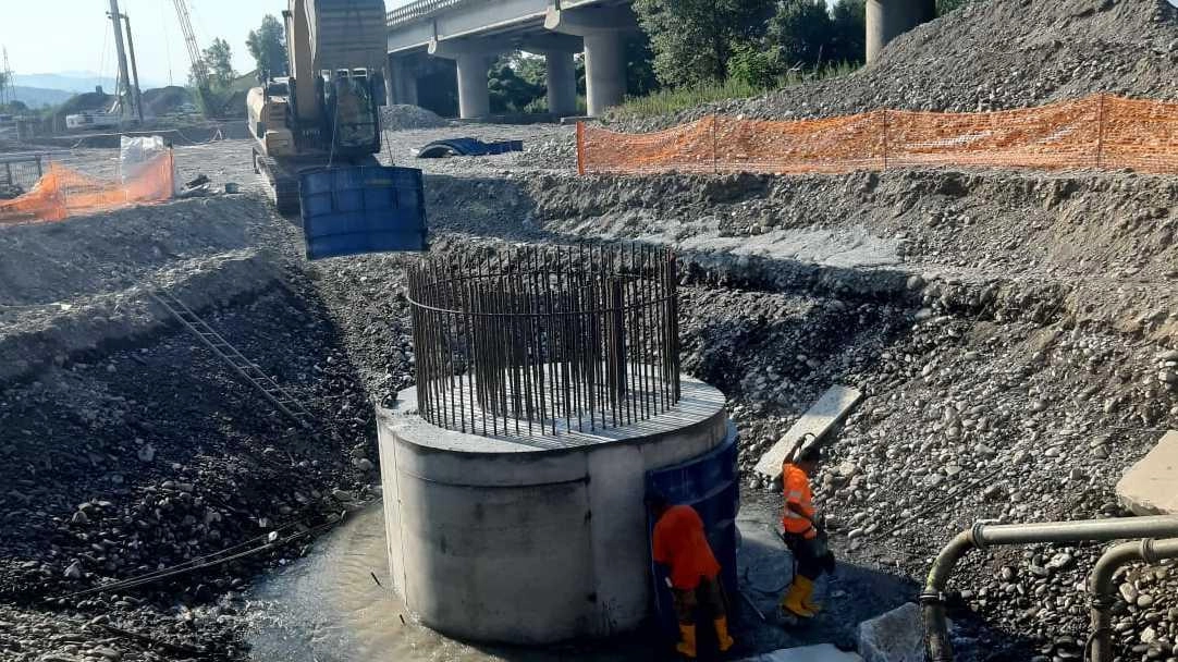 I lavori per la realizzazione del ponte tra Ceparana e Santo Stefano Magra I lavori per la realizzazione del ponte tra Ceparana e Santo Stefano Magra