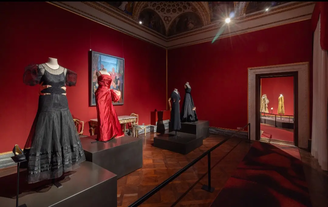 A Palazzo Pitti il '900 in mostra con 40 abiti da sogno