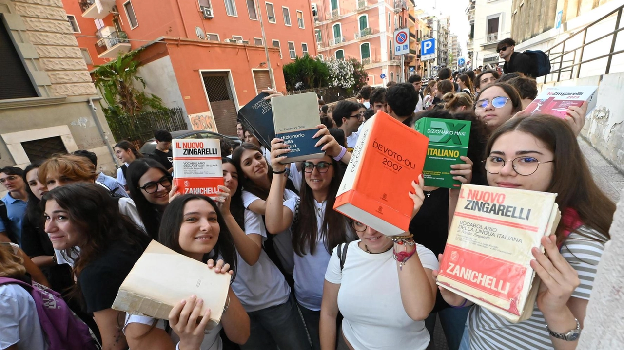 I conti del Codacons per settembre. Ma i licei di Firenze sono tra i meno cari. Nei negozi e nei supermercati si può risparmiare rinunciando ai marchi.