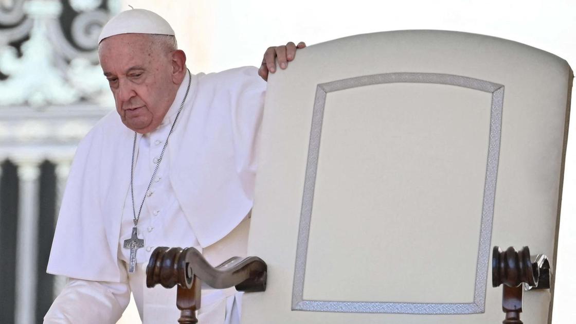 Il Papa visto da Savigni: "Meno orpelli, ma più fede. E attenzione alle persone"