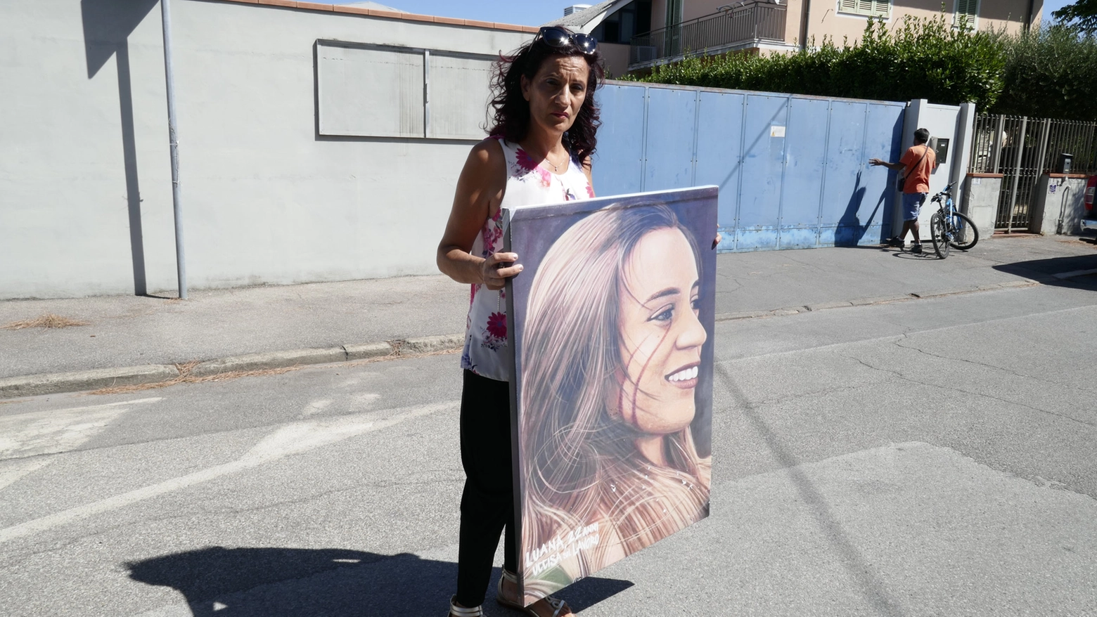Emma Marrazzo, mamma di Luana D’Orazio, alla raccolta firme per l’introduzione del reato di omicidio sul lavoro (Foto Attalmi)