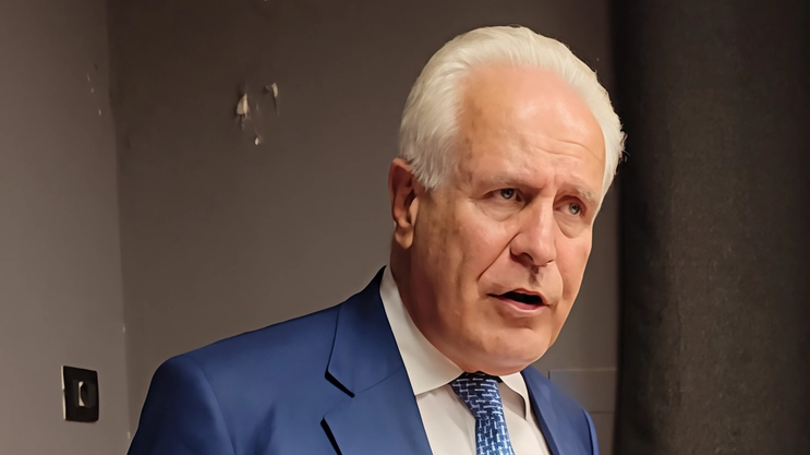 Il presidente della Regione Toscana, Eugenio Giani, propone la creazione di una polizia regionale per contrastare le aggressioni agli operatori sanitari. La presenza di personale di polizia nei luoghi critici potrebbe deterrenza. Il presidente della Regione Toscana, Eugenio Giani, propone la creazione di una polizia regionale per contrastare le aggressioni agli operatori sanitari. La presenza di personale di polizia nei luoghi critici potrebbe deterrenza.