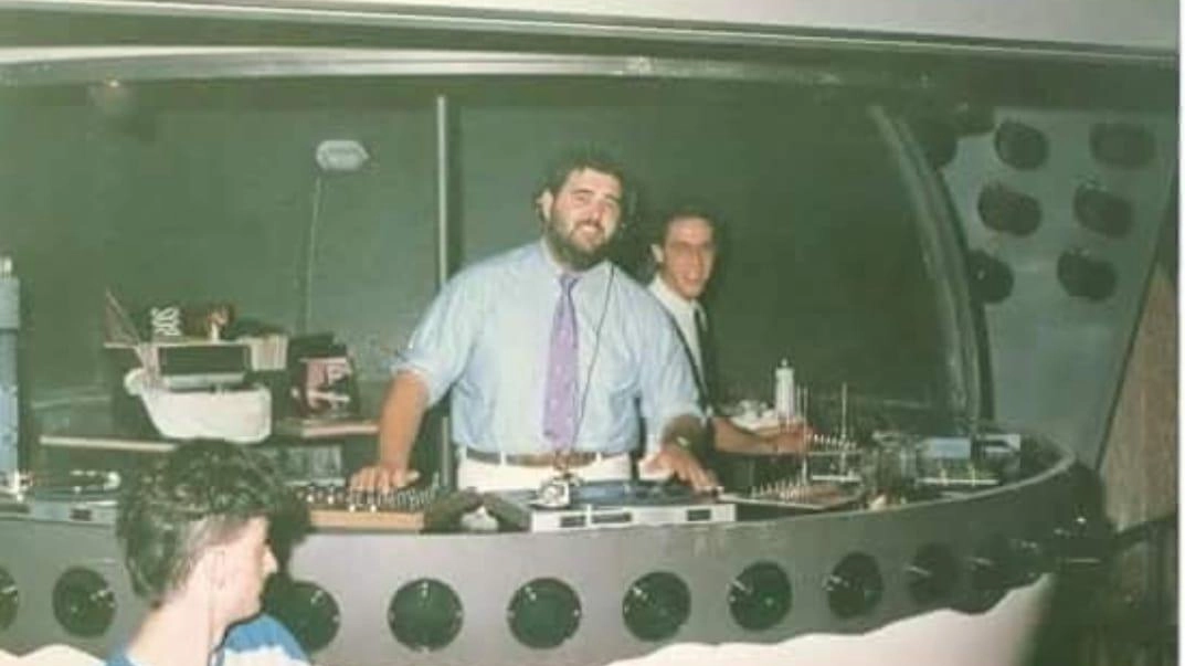 Una foto storica: Marione alla consolle della discoteca Panda, alla Verginina Una foto storica: Marione alla consolle della discoteca Panda, alla Verginina