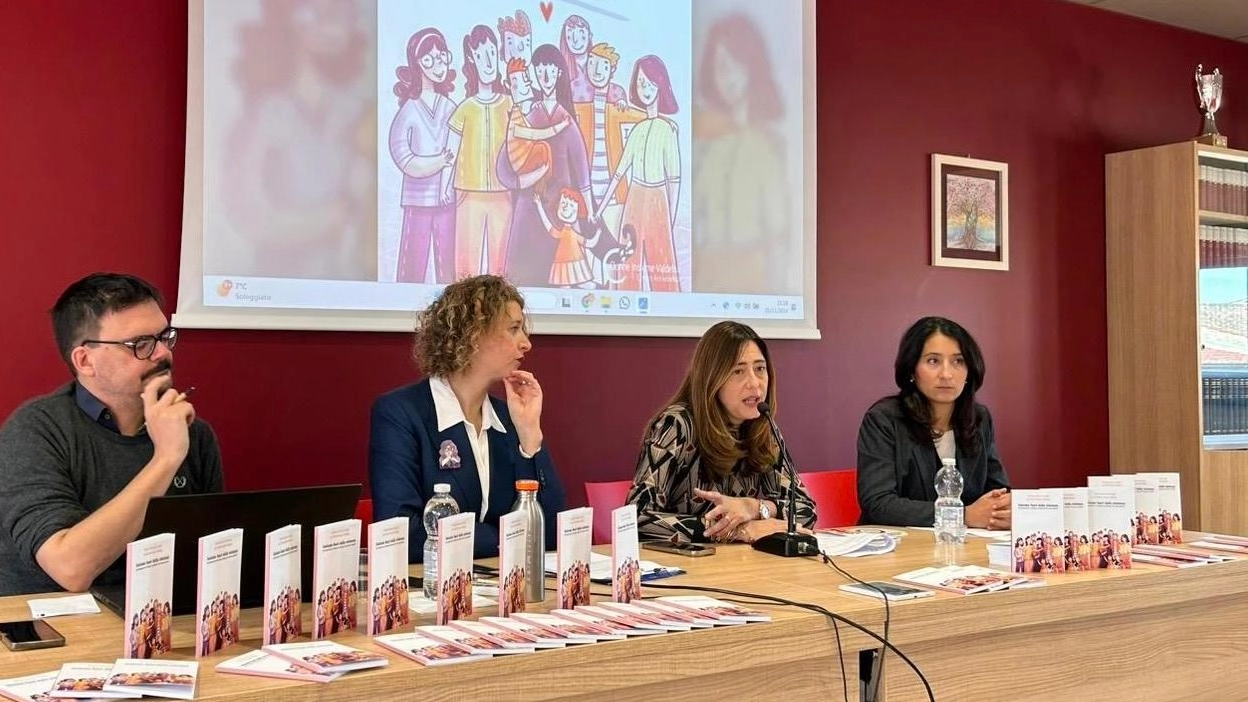 Donne Insieme Valdelsa è un centro antiviolenza attivo ormai dal lontano 2007 Donne Insieme Valdelsa è un centro antiviolenza attivo ormai dal lontano 2007