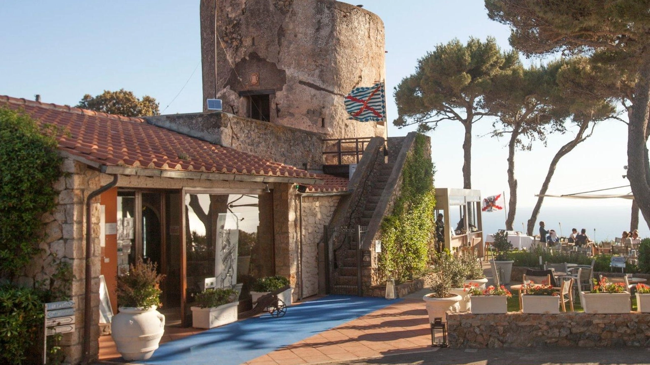La bellissima Torre di Cala Piccola che si trova all’interno del resort di proprietà della società Erqole che fa parte del brand Miramis La bellissima Torre di Cala Piccola che si trova all’interno del resort di proprietà della società Erqole che fa parte del brand Miramis