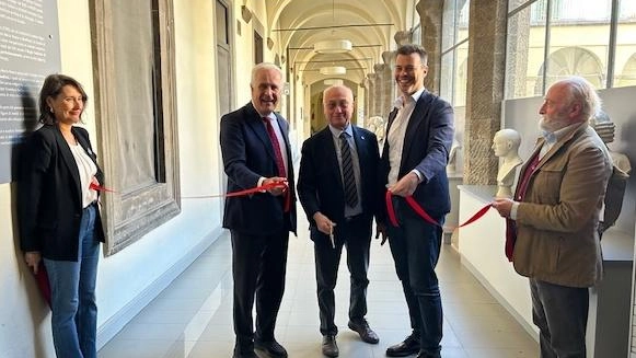 Un viaggio nella storia dell’ospedale di Santa Maria Nuova attraverso i medici e Granduchi che lo hanno reso punto di riferimento per la medicina in Toscana, con l'inaugurazione della Galleria dei busti. Un viaggio nella storia dell’ospedale di Santa Maria Nuova attraverso i medici e Granduchi che lo hanno reso punto di riferimento per la medicina in Toscana, con l'inaugurazione della Galleria dei busti.