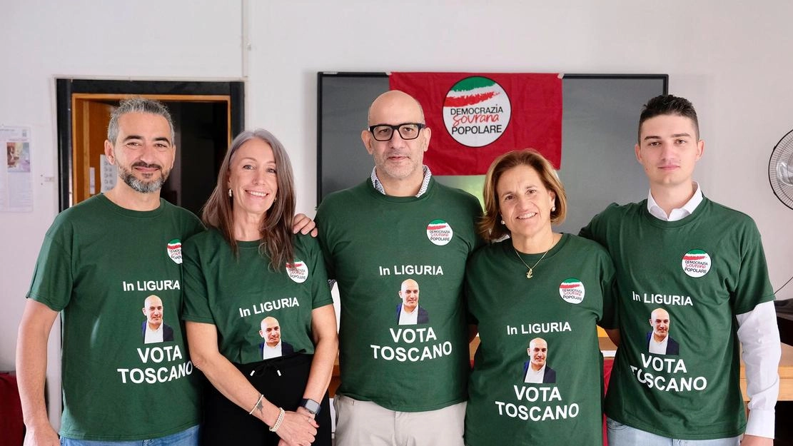 La prima uscita di Francesco Toscano, al centro nella foto, insieme ai candidati al consiglio regionale La prima uscita di Francesco Toscano, al centro nella foto, insieme ai candidati al consiglio regionale