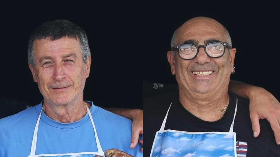 Dopo 40 anni di attività, i chef del banco "Frutti di Mare" a Marina di Pisa vanno in pensione, lasciando un'eredità culinaria preziosa. Il chiosco continuerà con nuovi gestori, mantenendo viva la tradizione gastronomica locale. Dopo 40 anni di attività, i chef del banco "Frutti di Mare" a Marina di Pisa vanno in pensione, lasciando un'eredità culinaria preziosa. Il chiosco continuerà con nuovi gestori, mantenendo viva la tradizione gastronomica locale.