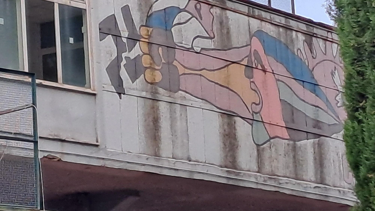 I murales risalgono al 1975