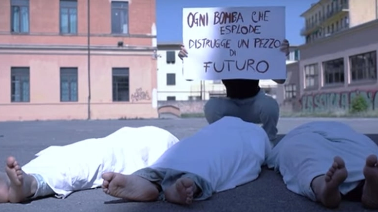Il cortometraggio-flashmob degli studenti del Galilei-Pacinotti Il cortometraggio-flashmob degli studenti del Galilei-Pacinotti