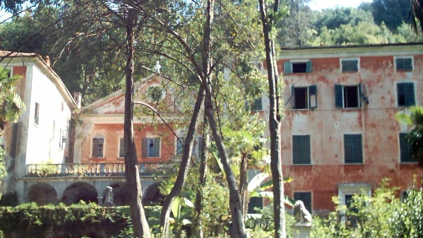 Villa Massoni, chiamata anche Villa di Volpigliano, è uno dei simboli di Massa Villa Massoni, chiamata anche Villa di Volpigliano, è uno dei simboli di Massa