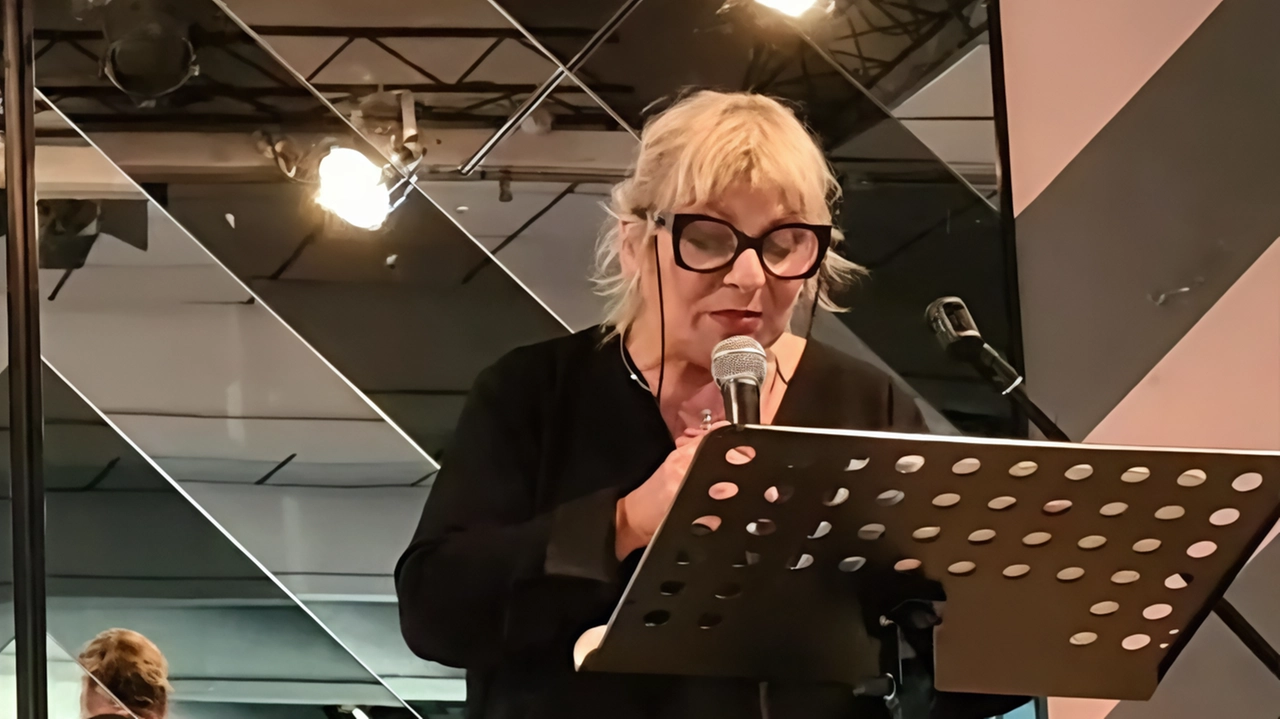 L’attrice Daniela Morozzi, che presenterà la cerimonia di premiazione della terza edizione del premio letterario ’Il pane e le rose’ L’attrice Daniela Morozzi, che presenterà la cerimonia di premiazione della terza edizione del premio letterario ’Il pane e le rose’