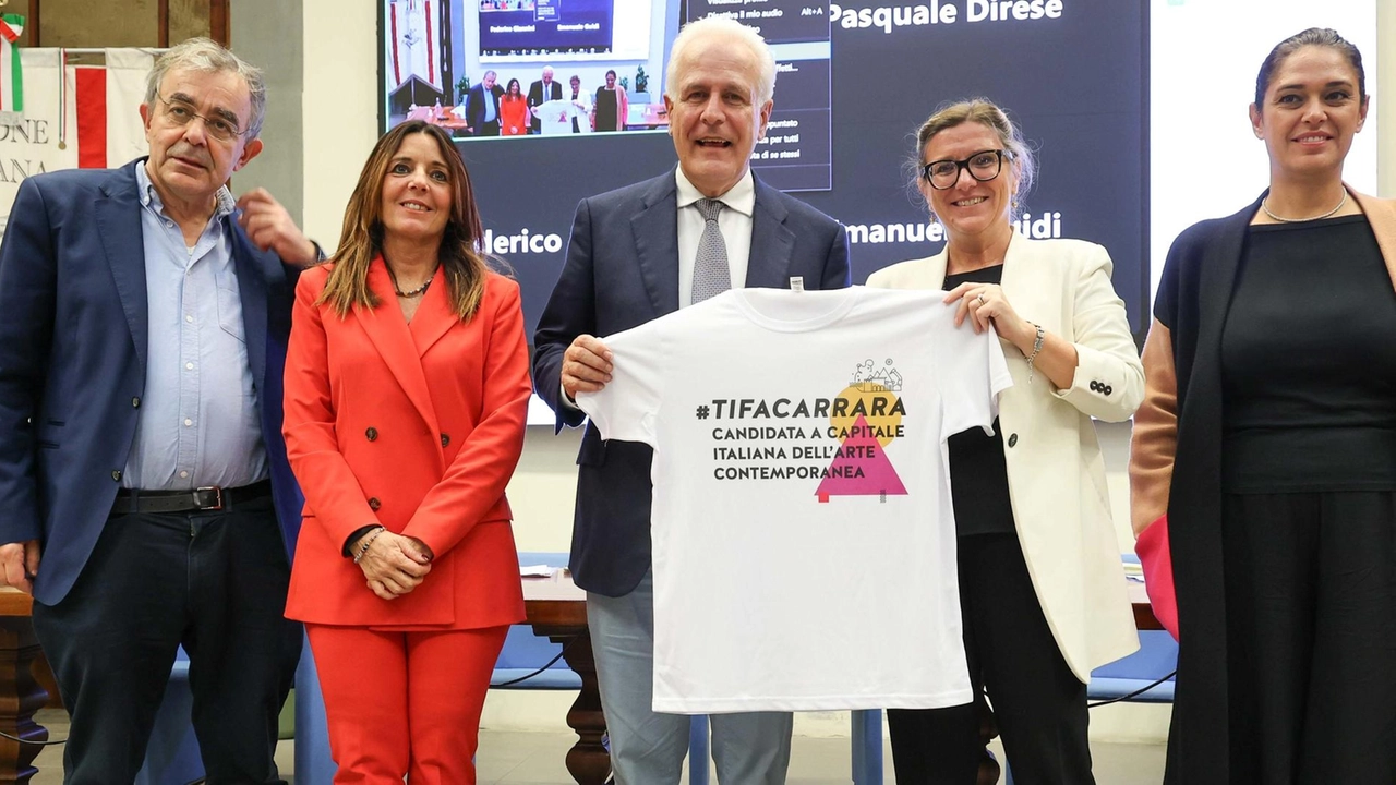 La presentazione della candidatura di Carrara a Capitale dell’arte contemporanea. Al tavolo da sinistra Fanco Bianchini, Gea Dazzi, Eugenio Giani, la sindaca di Carrara Serena Arrighi, Cinzia Compalati (Giuseppe Cabras/New Press Photo)
