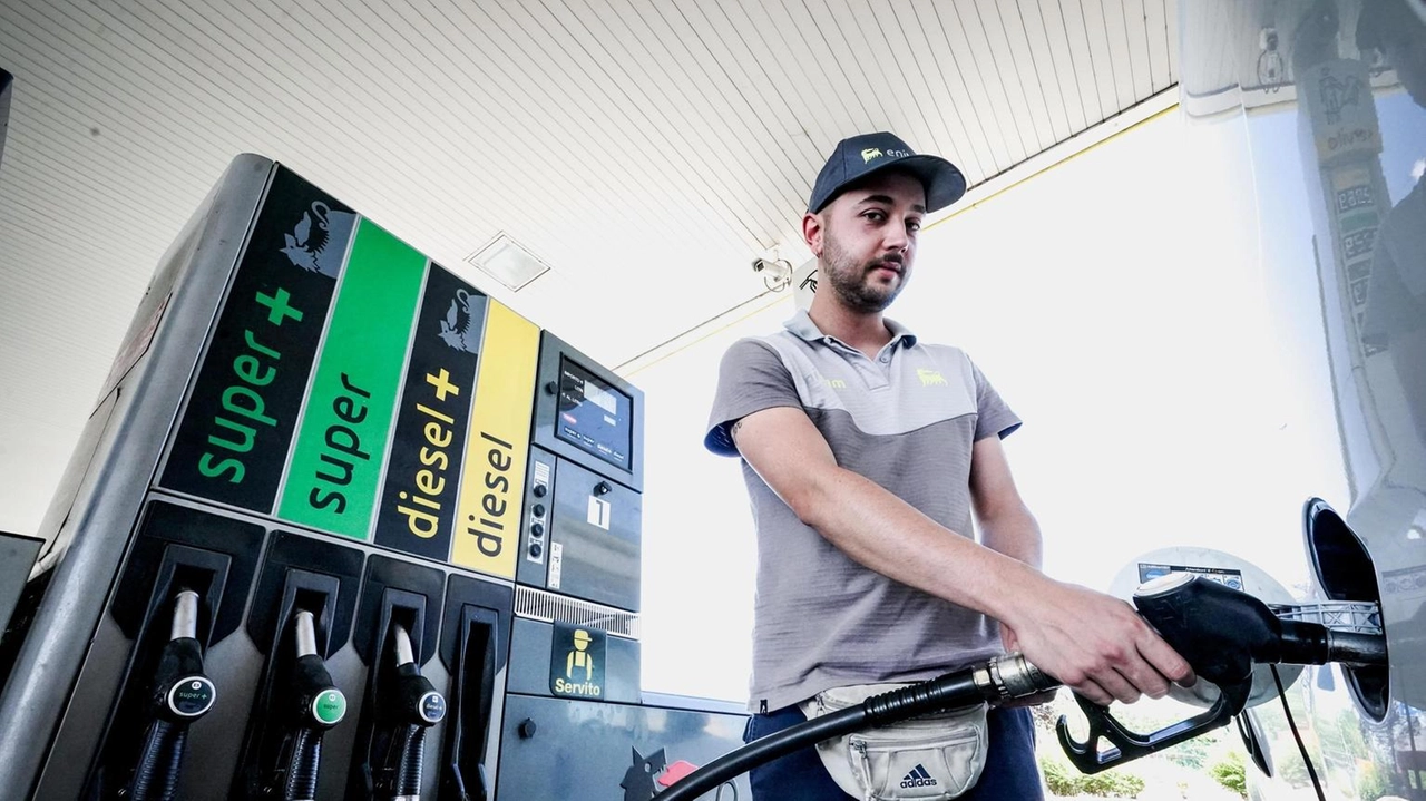 La corsa dei carburanti è ripartita con il conflitto fra Israele e Iran che ha coinvolto anche gli Stati Uniti La corsa dei carburanti è ripartita con il conflitto fra Israele e Iran che ha coinvolto anche gli Stati Uniti