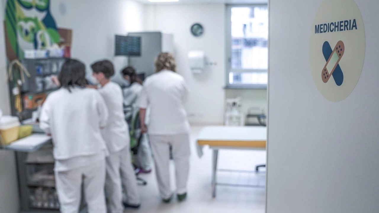 Sabato scorso all’ospedale di Pescia quattro operatori sanitari sono stati fatti oggetto di violenze da un uomo arrivato al pronto soccorso con la compagna Sabato scorso all’ospedale di Pescia quattro operatori sanitari sono stati fatti oggetto di violenze da un uomo arrivato al pronto soccorso con la compagna