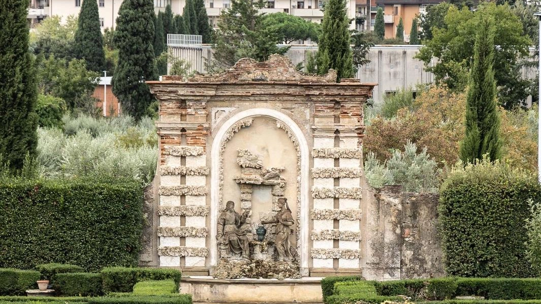 Il giardino storico di villa La Quiete, restaurato grazie al Pnrr, aprirà al pubblico nella primavera 2025, celebrando il centenario dell’Università di Firenze. L'intervento ha valorizzato elementi architettonici e botanici, potenziando la biodiversità. Il giardino storico di villa La Quiete, restaurato grazie al Pnrr, aprirà al pubblico nella primavera 2025, celebrando il centenario dell’Università di Firenze. L'intervento ha valorizzato elementi architettonici e botanici, potenziando la biodiversità.