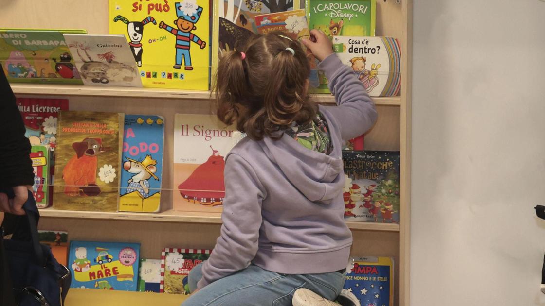 https://www.lanazione.it/image-service/view/acePublic/alias/contentid/YTZlYjIyN2UtNTAzMy00/0/il-comune-in-aiuto-delle-famiglie-ecco-i-fondi-per-le-spese-scolastiche.jpeg?f=16:9&w=1200&h=630