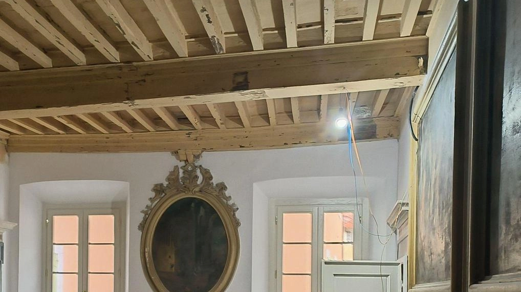 L’attuale terzo lotto ha permesso il restauro del primo piano di Palazzo Rossetti sotto la attenta vigilanza della Soprintendenza di Lucca L’attuale terzo lotto ha permesso il restauro del primo piano di Palazzo Rossetti sotto la attenta vigilanza della Soprintendenza di Lucca