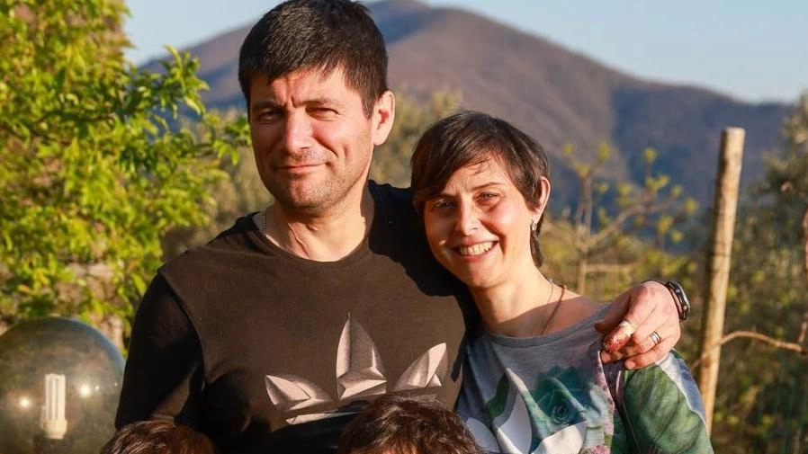 La ’Famiglia alla riscossa’ famosa sui social con Alice, Gerardo e i loro bambini