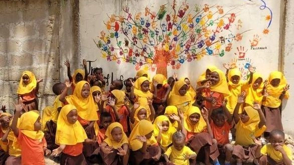 Alcuni dei bambini africani che vengono seguiti e aiutati da «Amici di Zanzibar» con progetti molto importanti Alcuni dei bambini africani che vengono seguiti e aiutati da «Amici di Zanzibar» con progetti molto importanti